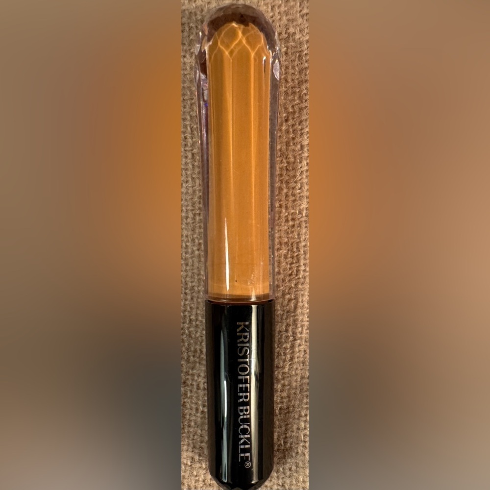 Kristofer Buckle Deep Concealer